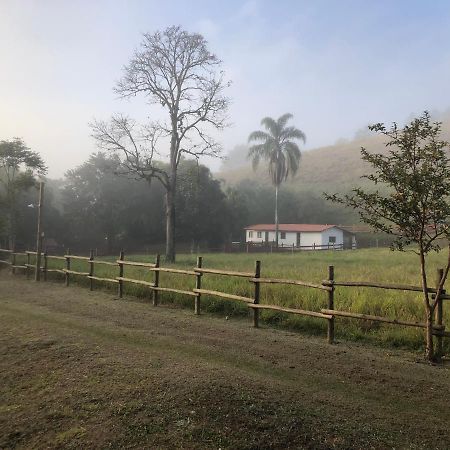 Vivenda Dos Guaranys -Um Projeto Ecologico - Casa Villa Conservatória Екстериор снимка